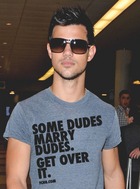 Taylor Lautner : taylor-lautner-1333678123.jpg