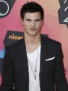 Taylor Lautner : taylor-lautner-1336187308.jpg