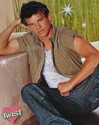 Taylor Lautner : taylor-lautner-1339357152.jpg