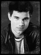 Taylor Lautner : taylor-lautner-1339953367.jpg