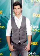 Taylor Lautner : taylor-lautner-1341382691.jpg