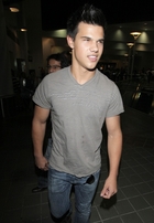 Taylor Lautner : taylor-lautner-1341452804.jpg