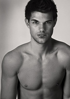 Taylor Lautner : taylor-lautner-1341626498.jpg