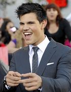 Taylor Lautner : taylor-lautner-1341930292.jpg