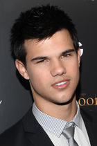 Taylor Lautner : taylor-lautner-1341930329.jpg