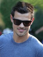 Taylor Lautner : taylor-lautner-1342190421.jpg