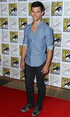 Taylor Lautner : taylor-lautner-1342190427.jpg