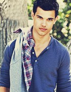 Taylor Lautner : taylor-lautner-1343205842.jpg