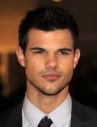 Taylor Lautner : taylor-lautner-1350464530.jpg