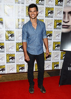 Taylor Lautner : taylor-lautner-1350465051.jpg