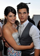 Taylor Lautner : taylor-lautner-1351360788.jpg