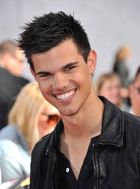 Taylor Lautner : taylor-lautner-1353045841.jpg