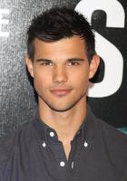 Taylor Lautner : taylor-lautner-1353257401.jpg