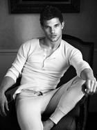 Taylor Lautner : taylor-lautner-1356310716.jpg