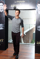 Taylor Lautner : taylor-lautner-1356310735.jpg