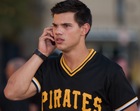 Taylor Lautner : taylor-lautner-1358398866.jpg