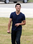 Taylor Lautner : taylor-lautner-1358399015.jpg