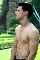 Taylor Lautner : taylor-lautner-1358399254.jpg