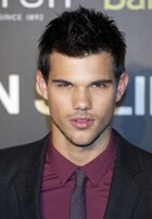 Taylor Lautner : taylor-lautner-1358534387.jpg