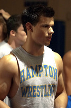 Taylor Lautner : taylor-lautner-1359220759.jpg