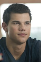 Taylor Lautner : taylor-lautner-1359220775.jpg