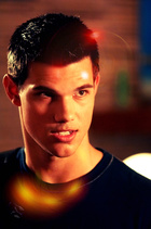 Taylor Lautner : taylor-lautner-1359308709.jpg