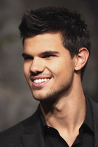 Taylor Lautner : taylor-lautner-1361683042.jpg