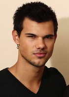 Taylor Lautner : taylor-lautner-1361736261.jpg