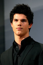 Taylor Lautner : taylor-lautner-1363496314.jpg