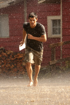 Taylor Lautner : taylor-lautner-1364365633.jpg