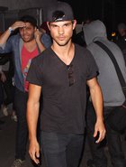 Taylor Lautner : taylor-lautner-1371520044.jpg