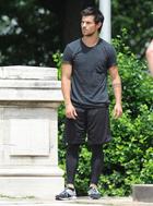 Taylor Lautner : taylor-lautner-1371658238.jpg