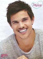 Taylor Lautner : taylor-lautner-1371742189.jpg