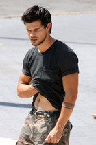 Taylor Lautner : taylor-lautner-1372264103.jpg