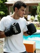 Taylor Lautner : taylor-lautner-1381097809.jpg