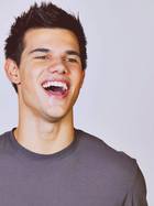 Taylor Lautner : taylor-lautner-1383005993.jpg