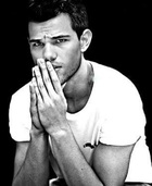 Taylor Lautner : taylor-lautner-1383588069.jpg