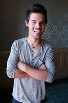 Taylor Lautner : taylor-lautner-1388929948.jpg