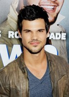 Taylor Lautner : taylor-lautner-1389125184.jpg