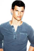 Taylor Lautner : taylor-lautner-1389125214.jpg