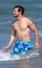 Taylor Lautner : taylor-lautner-1403811077.jpg