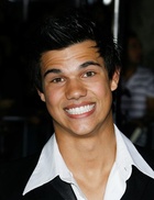 Taylor Lautner : taylor-lautner-1422800101.jpg