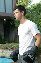 Taylor Lautner : taylor-lautner-1451170834.jpg