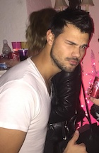 Taylor Lautner : taylor-lautner-1452310860.jpg