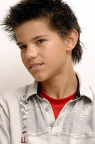 Taylor Lautner : taylor_lautner_1206895204.jpg