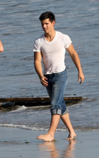 Taylor Lautner : taylor_lautner_1258117213.jpg