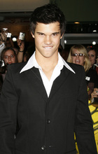 Taylor Lautner : taylor_lautner_1258117268.jpg