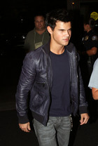 Taylor Lautner : taylor_lautner_1259351452.jpg