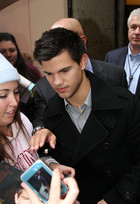 Taylor Lautner : taylor_lautner_1259351470.jpg