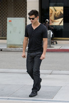 Taylor Lautner : taylor_lautner_1259351510.jpg